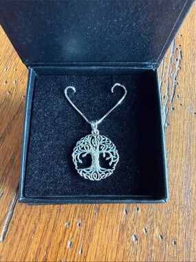 Tree of Life Pendant Necklace in Silver - Elegant Women's Jewelry